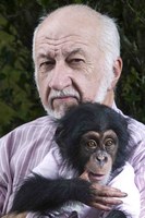 Pedro Ynterian, Secretario General Internacional del Proyecto Gran Simio Internacional (GAP), apya la Ley de grandes simios.